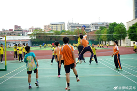 奥卡福尔双响 十人曼联1-2不敌利兹联
